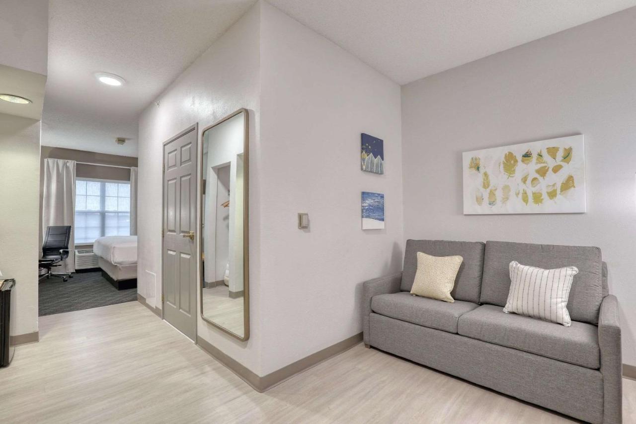 Comfort Suites Milwaukee Airport Oak Creek Bagian luar foto