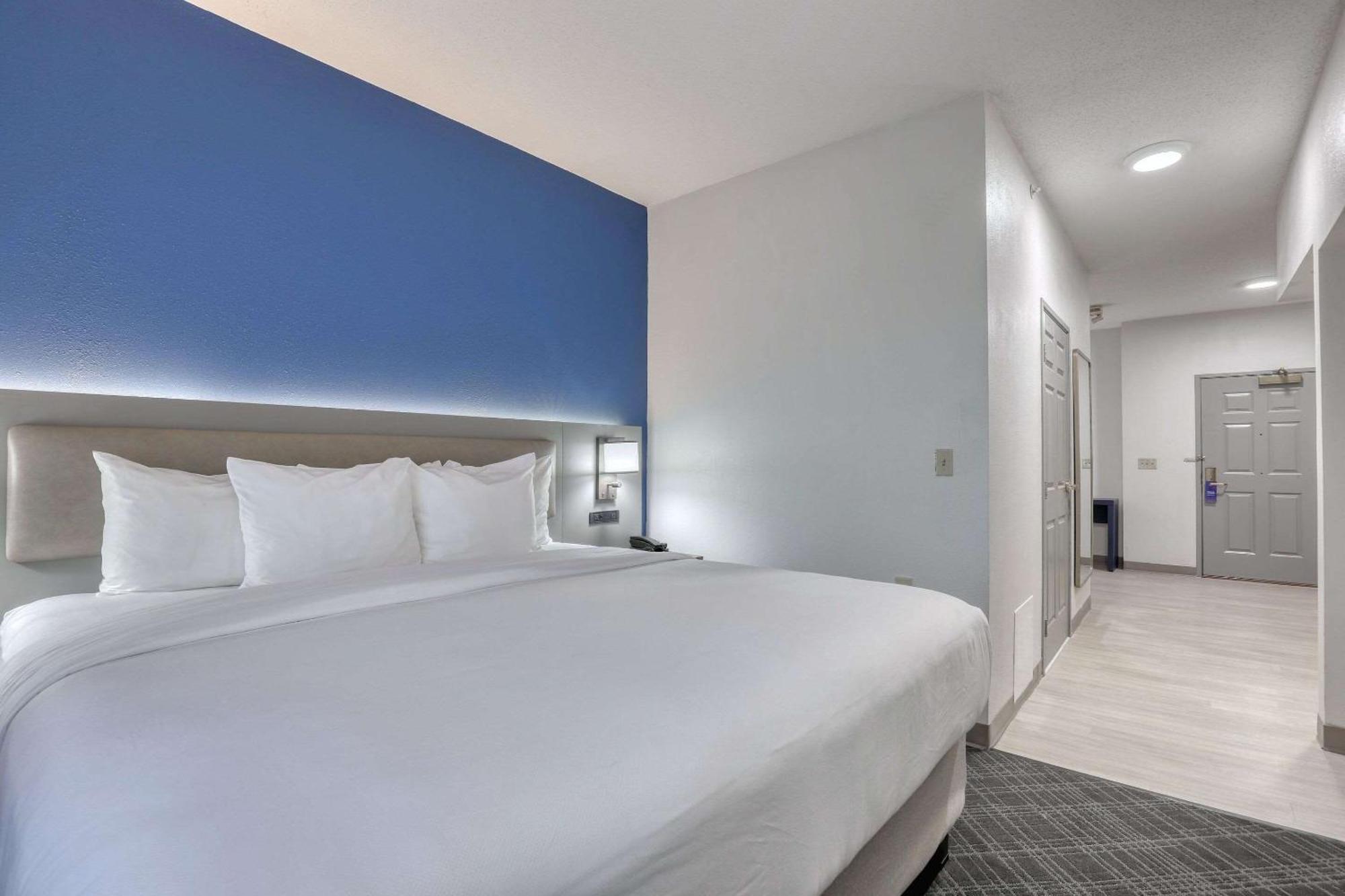 Comfort Suites Milwaukee Airport Oak Creek Bagian luar foto