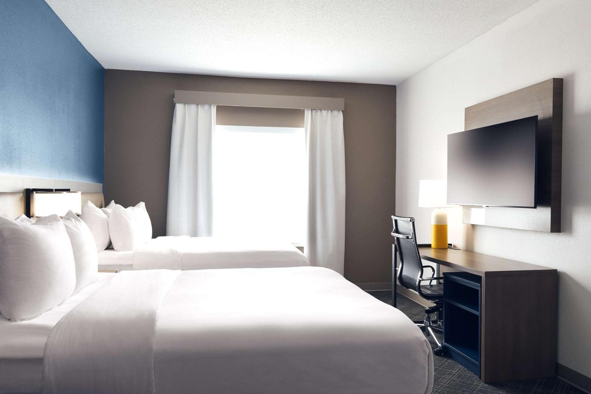 Comfort Suites Milwaukee Airport Oak Creek Bagian luar foto