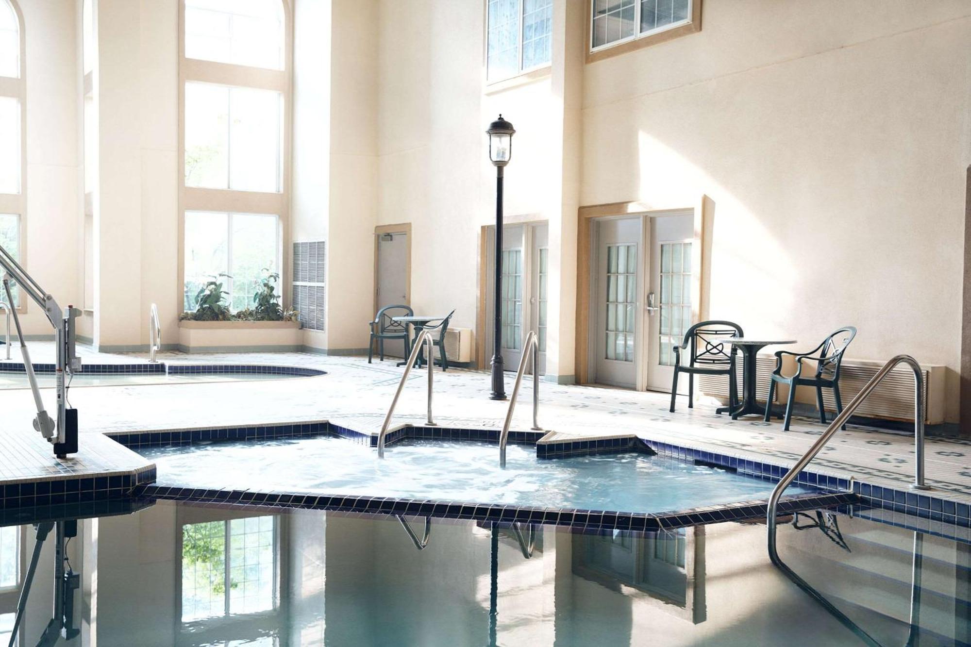 Comfort Suites Milwaukee Airport Oak Creek Bagian luar foto