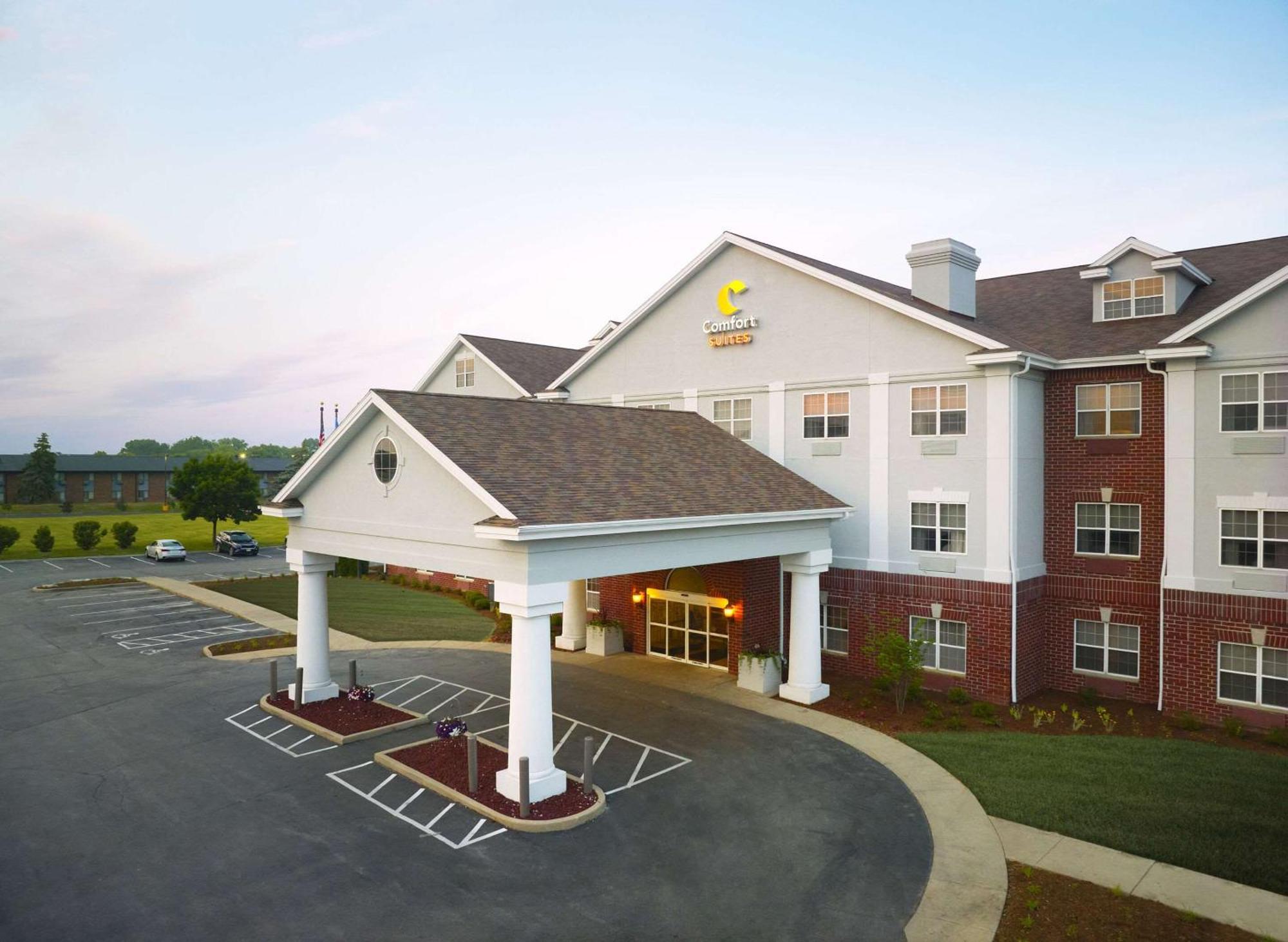 Comfort Suites Milwaukee Airport Oak Creek Bagian luar foto