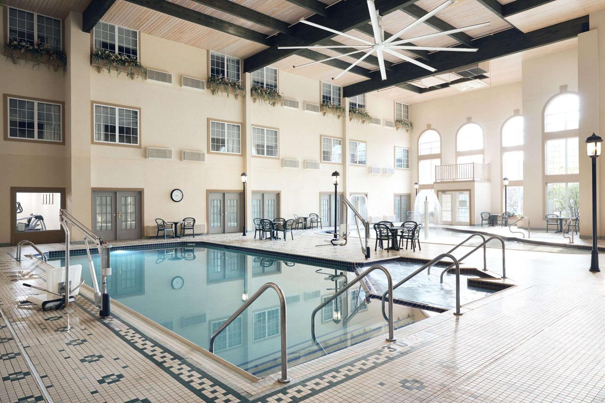 Comfort Suites Milwaukee Airport Oak Creek Bagian luar foto